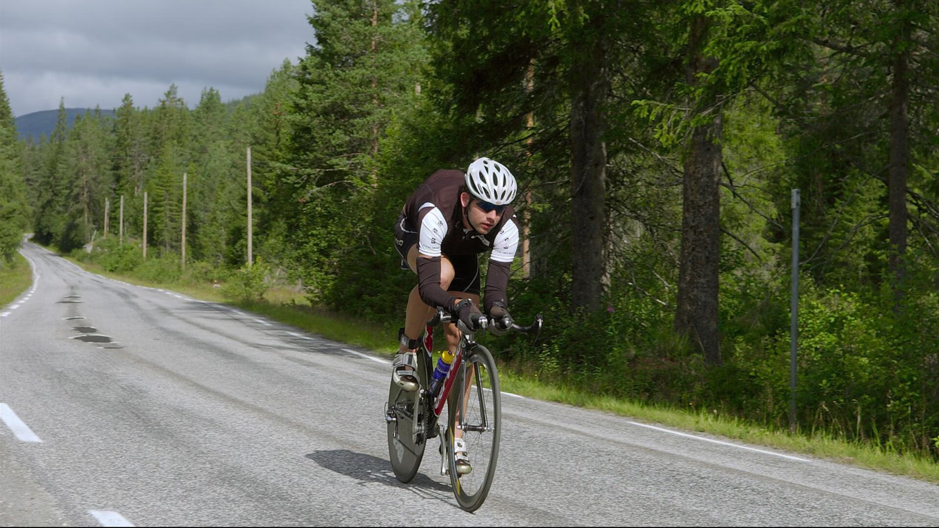 福特：凭借敏锐的场上嗅觉，成功帮助全黑队解锁对方防线，福特suv黑色